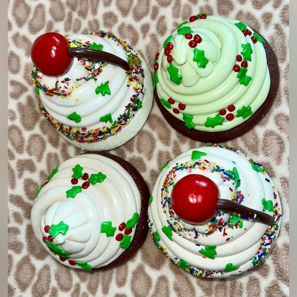 Christmas Cupcake Shape Coffee Mug Cup By Ganz Whipped Cream Holly Lid 3pc - Picture 6 of 13